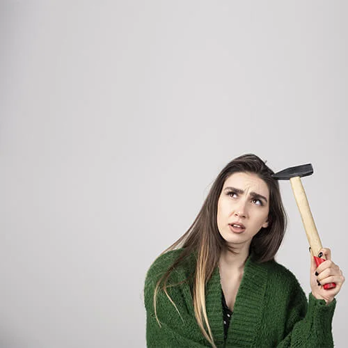 Как клеить потолочный плинтус