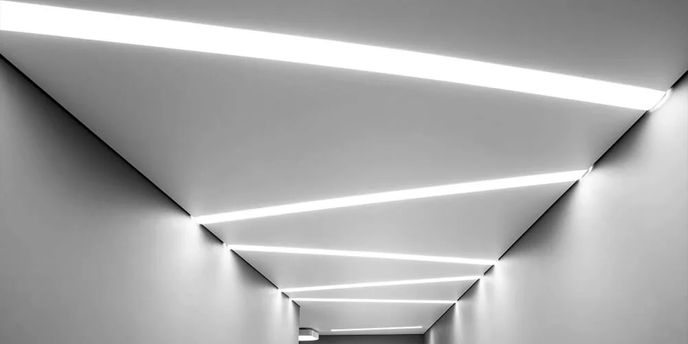 Световые линии на натяжных потолках